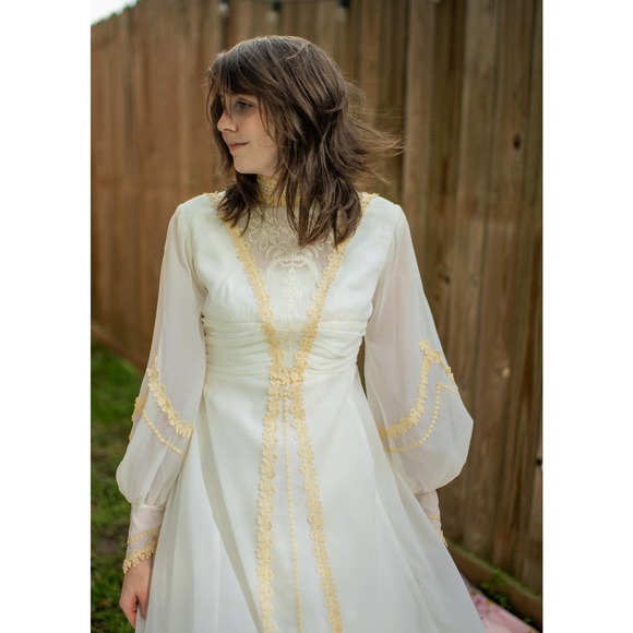Vintage 70s Renaissance wedding gown, white cream lace chiffon, longsleeves, Sm​ - Picture 3 of 11